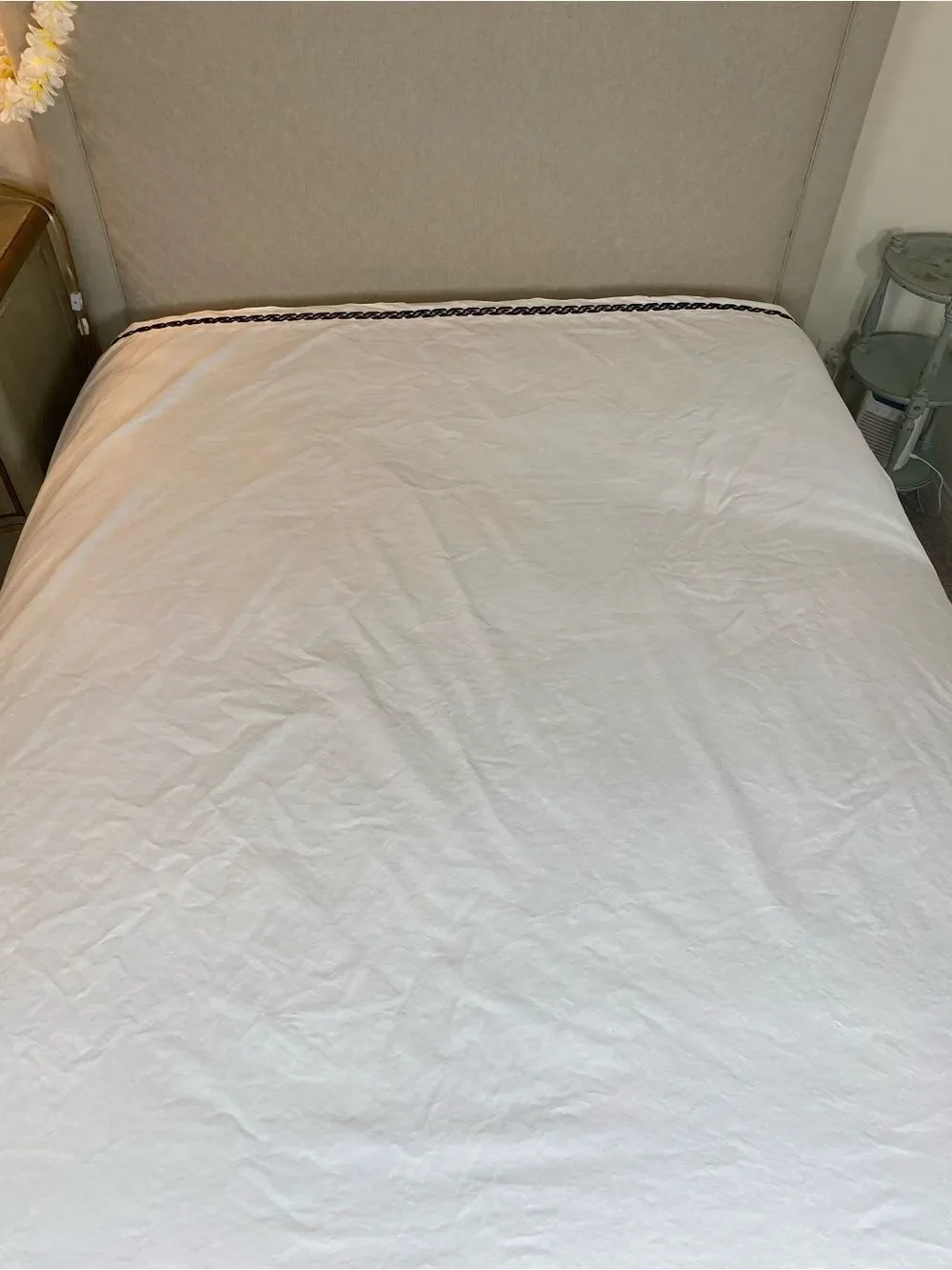 Diane Von Furstenberg White 2 pc sheet set with Black Chain Embroidery
